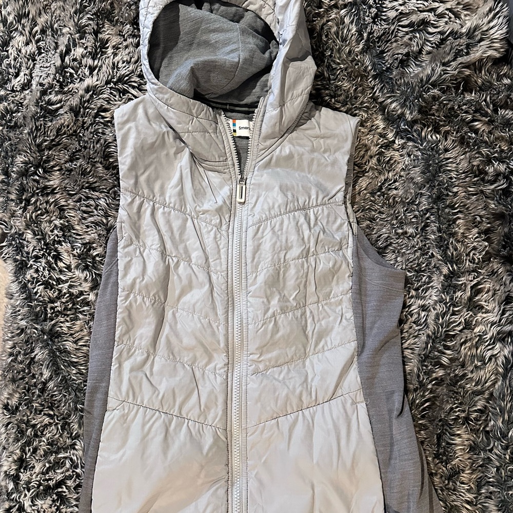 Smartwool Women’s Light Gray Hooded Vest | Like NEW | Merino Wool | Puffer